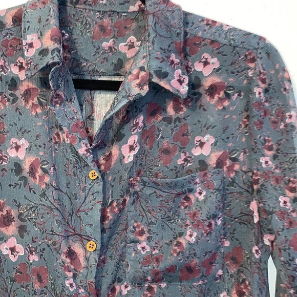 Brandy Melville | Floral Button-Up - Picture 4 of 5